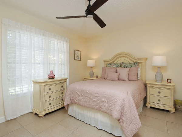 Cozy 2-Bed Naples Vacation Rental Near Downtown & Beaches