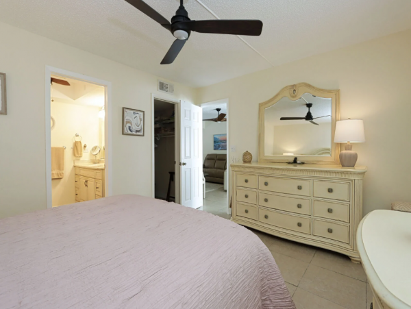 Cozy 2-Bed Naples Vacation Rental Near Downtown & Beaches