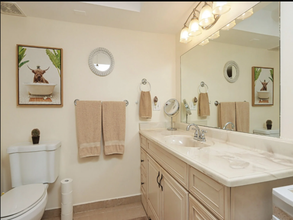 Cozy 2-Bed Naples Vacation Rental Near Downtown & Beaches
