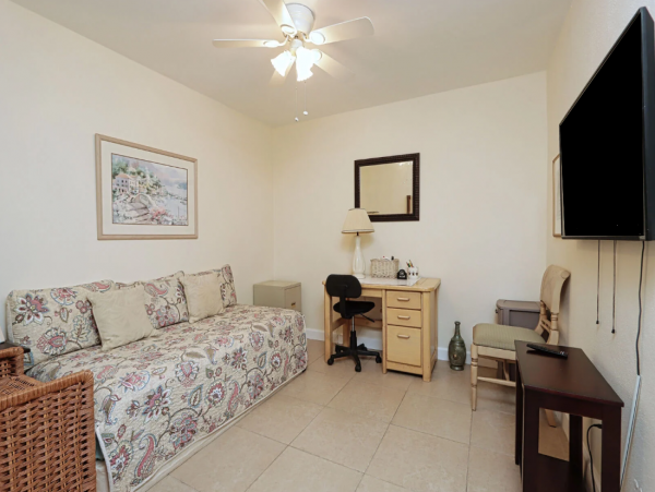 Cozy 2-Bed Naples Vacation Rental Near Downtown & Beaches
