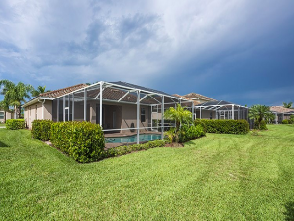 Three Bedroom Single Family Home in Naples, drive to Beach