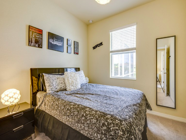 Three Bedroom Single Family Home in Naples, drive to Beach