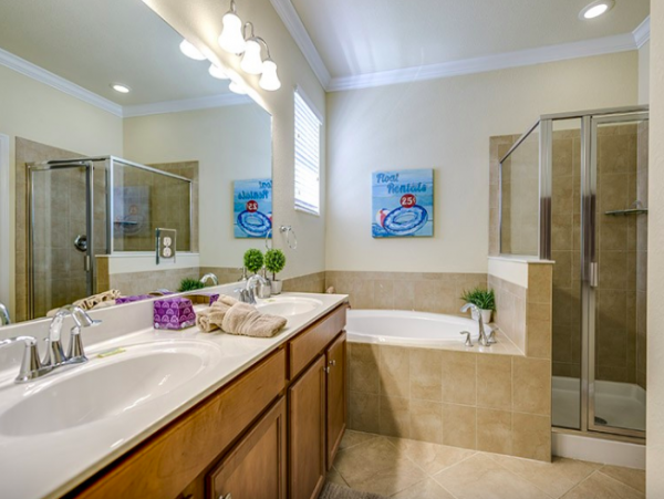 Three Bedroom Single Family Home in Naples, drive to Beach