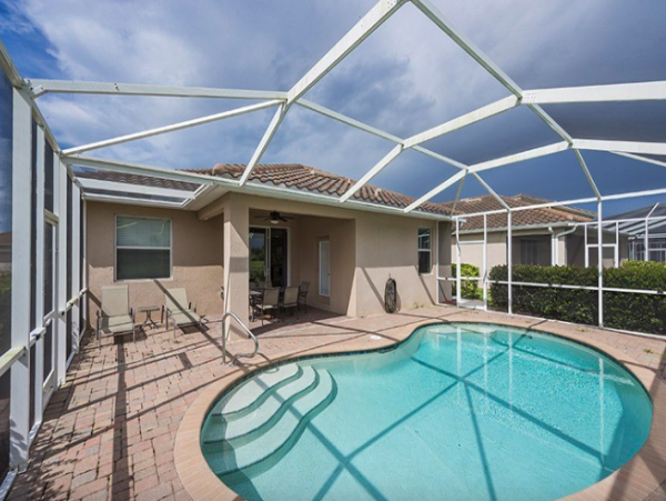 Three Bedroom Single Family Home in Naples, drive to Beach