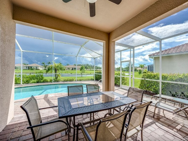 Three Bedroom Single Family Home in Naples, drive to Beach