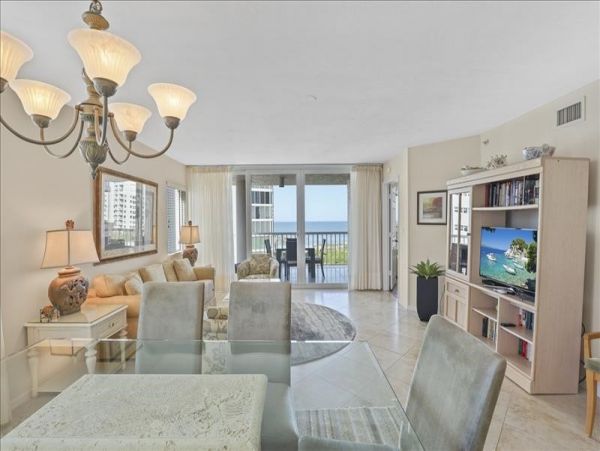Relaxing Beachfront Condo with Stunning Gulf Views