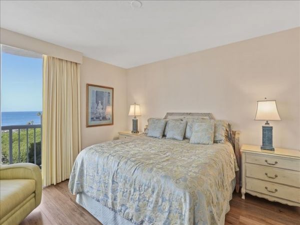 Relaxing Beachfront Condo with Stunning Gulf Views