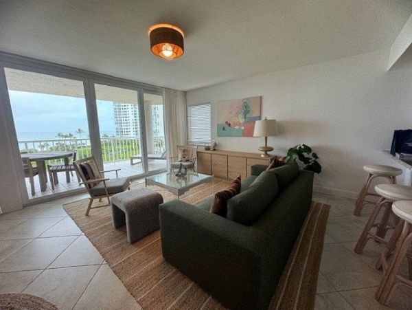 Beachfront Two Bedroom Vacation Condo in Naples