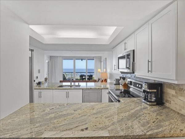 Beachfront Two Bedroom Vacation Condo in Naples