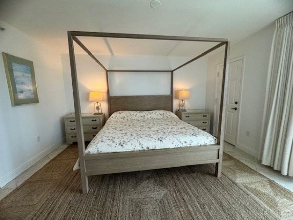 Beachfront Two Bedroom Vacation Condo in Naples