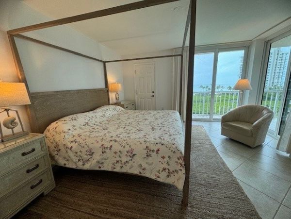 Beachfront Two Bedroom Vacation Condo in Naples