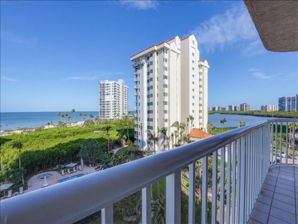 Beachfront Two Bedroom Vacation Condo in Naples
