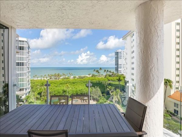 Lovely 3 Bedroom Vacation Condo in Naples