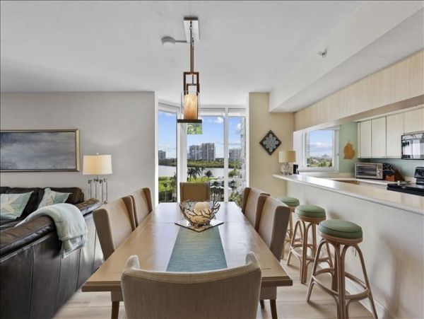 Lovely 3 Bedroom Vacation Condo in Naples