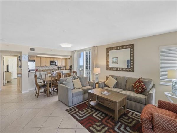 Naples Luxury Vacation Getaway Steps from the Beach