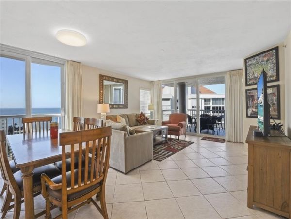 Naples Luxury Vacation Getaway Steps from the Beach