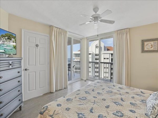 Naples Luxury Vacation Getaway Steps from the Beach