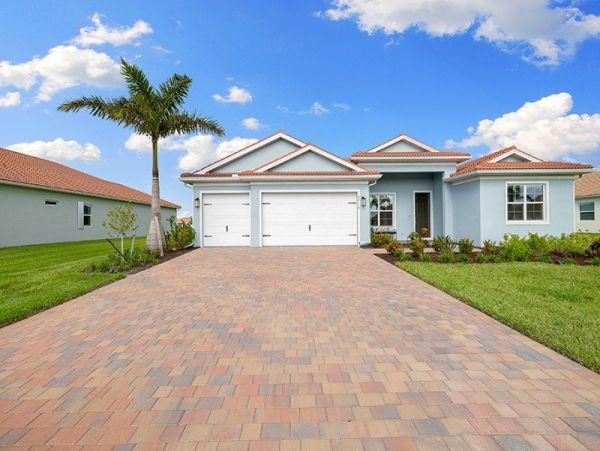 Luxury New Home with 4 Bedrooms in Naples