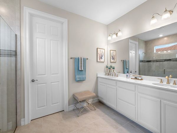 Luxury New Home with 4 Bedrooms in Naples