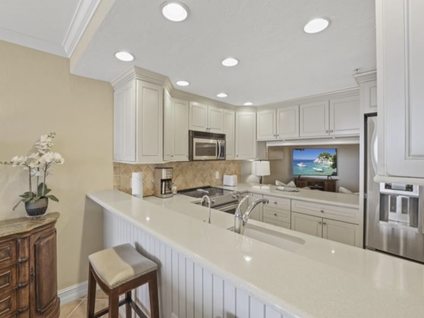 Naples Beachfront Condo Pure Delight! Penthouse!
