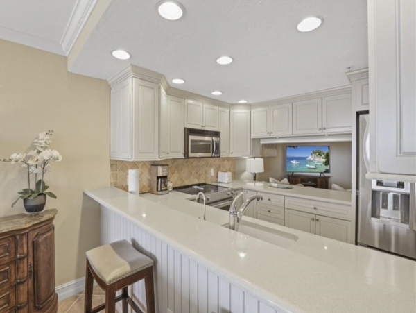 Naples Beachfront Condo Pure Delight! Penthouse!