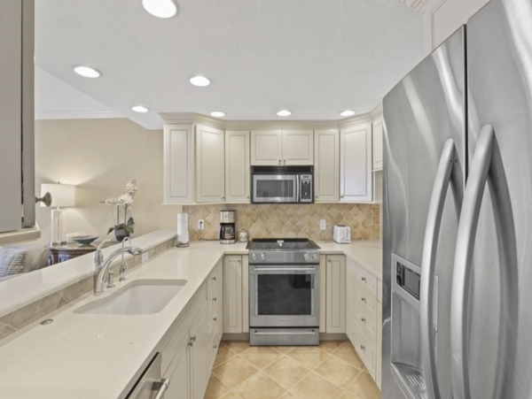 Naples Beachfront Condo Pure Delight! Penthouse!
