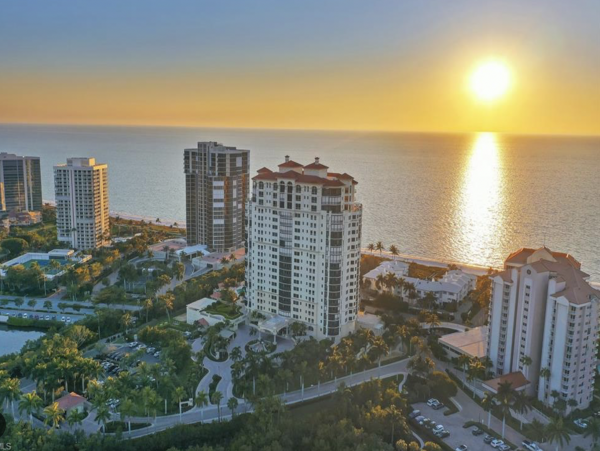 Naples Vacation Condo Spectacular Views 2 Bedrooms Sleeps 6