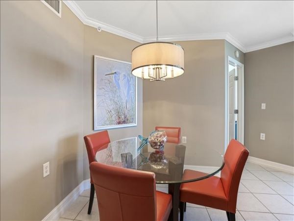 Beautiful 2-Bedroom Naples Vacation Rental with Pool Access