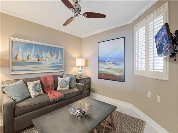 Beautiful 2-Bedroom Naples Vacation Rental with Pool Access