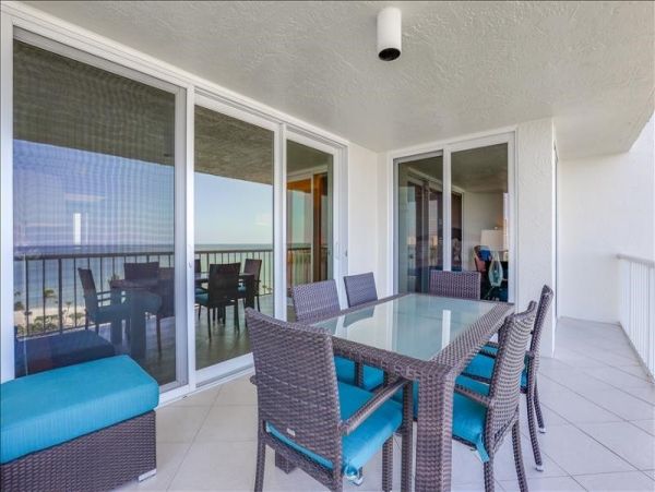 Beautiful 2-Bedroom Naples Vacation Rental with Pool Access