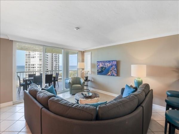 Beautiful 2-Bedroom Naples Vacation Rental with Pool Access