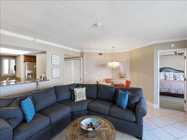 Beautiful 2-Bedroom Naples Vacation Rental with Pool Access