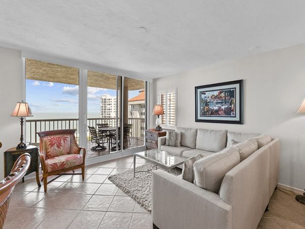 Naples Lovely Two Bedroom Condo Ocean Views