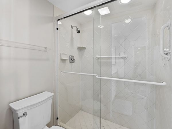 Naples Lovely Two Bedroom Condo Ocean Views