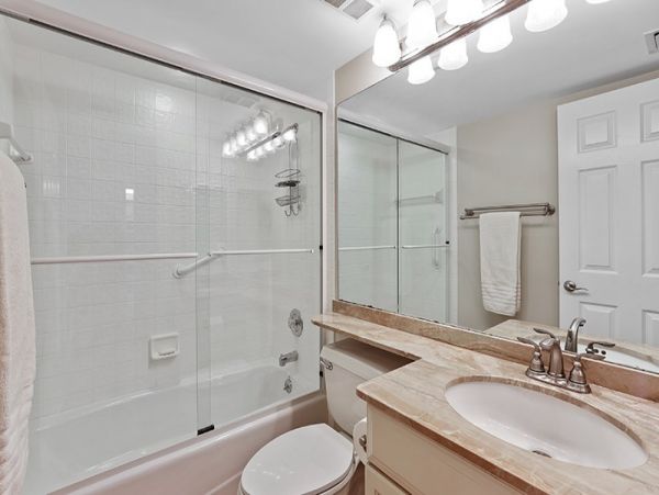 Naples Lovely Two Bedroom Condo Ocean Views