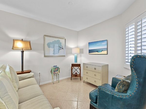 Naples Lovely Two Bedroom Condo Ocean Views