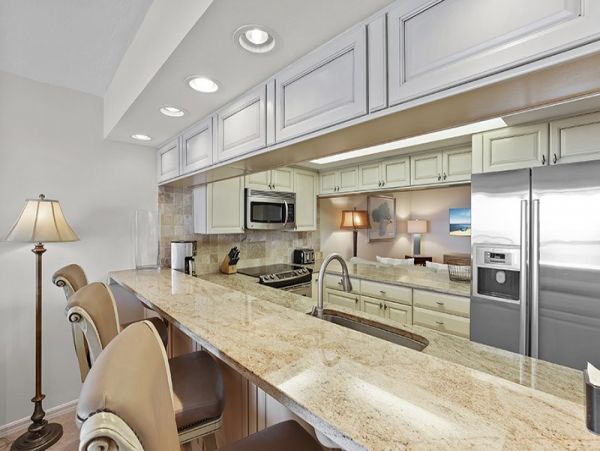 Naples Lovely Two Bedroom Condo Ocean Views