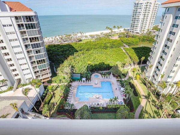 Naples Lovely Two Bedroom Condo Ocean Views