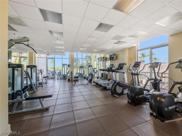 Luxurious Beachfront Retreat in Naples - Stunning 2-Bedroom Condo