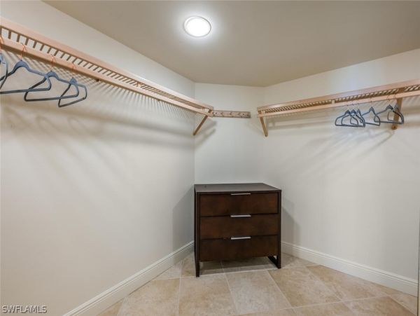 Luxurious Beachfront Retreat in Naples - Stunning 2-Bedroom Condo