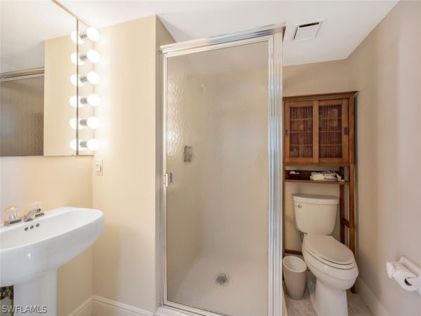 Luxurious Beachfront Retreat in Naples - Stunning 2-Bedroom Condo