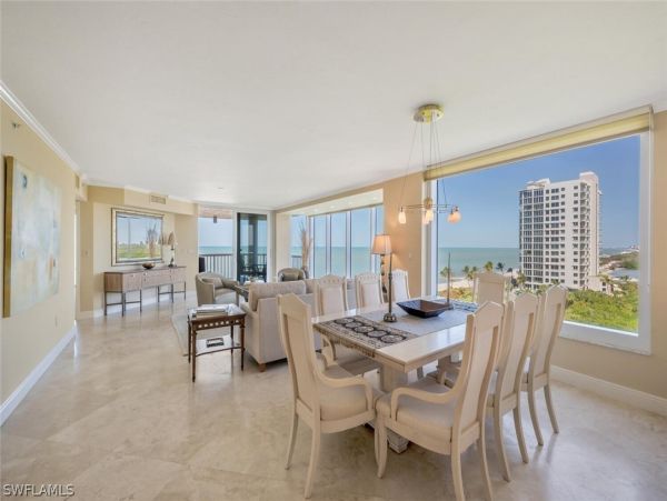 Luxurious Beachfront Retreat in Naples - Stunning 2-Bedroom Condo