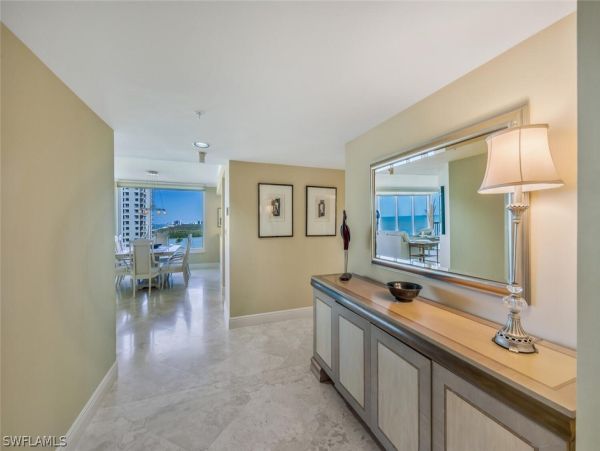 Luxurious Beachfront Retreat in Naples - Stunning 2-Bedroom Condo