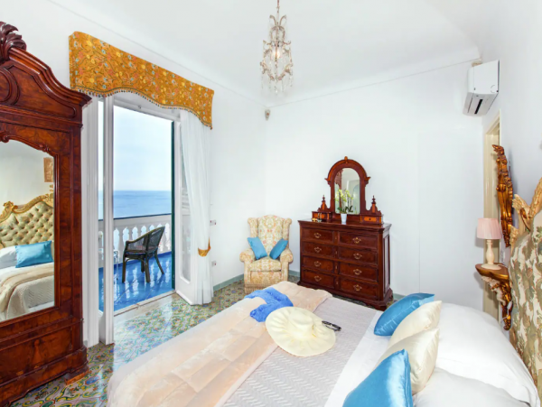 Beautiful Positano Villa with 6 Bedrooms & Amazing Views