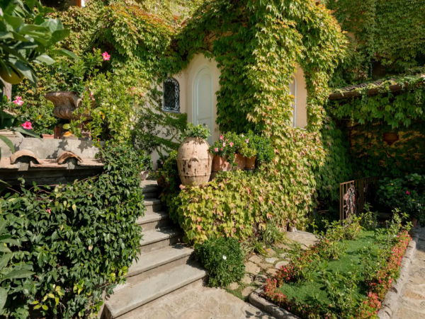 Vintage Vacation Villa with Terrace and Great Views