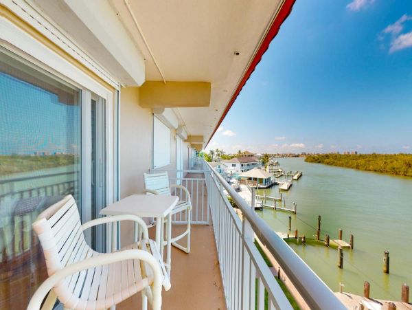 Marco Island 2 Bedroom Condo Sleeps 6