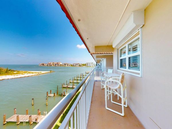Marco Island 2 Bedroom Condo Sleeps 6