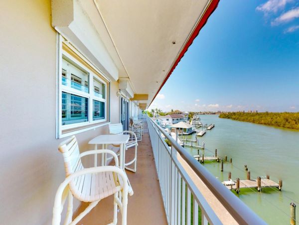 Marco Island 2 Bedroom Condo Sleeps 6