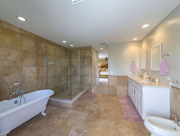 Amazing Home with 5 Bedrooms and Gulf Access in Naples