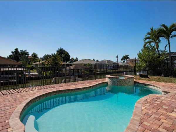 Amazing Home with 5 Bedrooms and Gulf Access in Naples